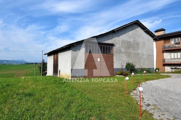 locale commerciale in vendita ad Asiago