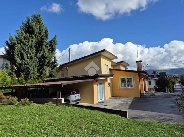 casa indipendente in vendita ad Asiago