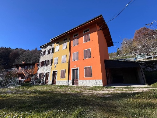casa indipendente in vendita ad Asiago in zona Sasso