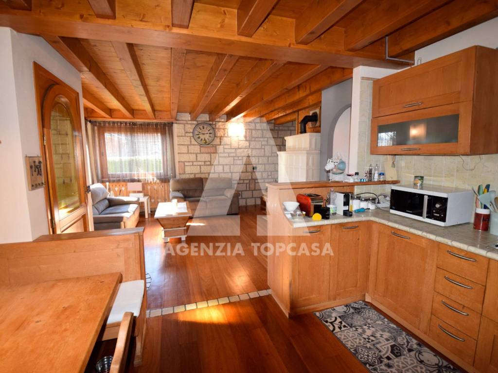 casa indipendente in vendita ad Asiago
