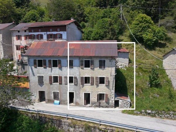 casa indipendente in vendita ad Asiago in zona Sasso