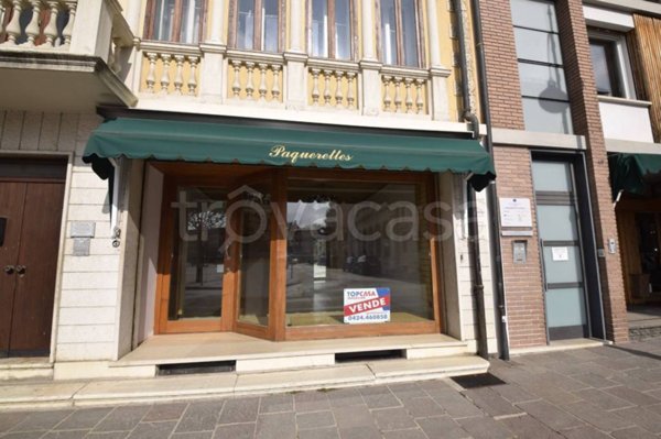 negozio in vendita ad Asiago