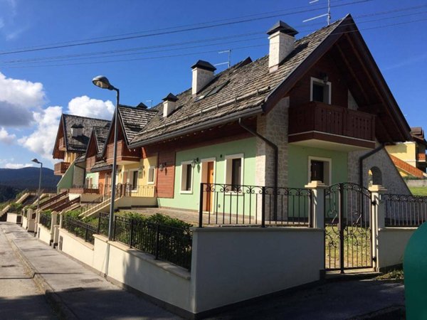 casa indipendente in vendita ad Asiago