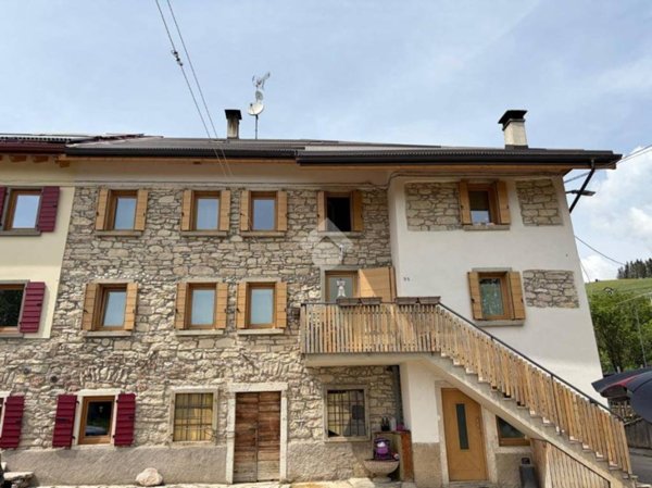 casa indipendente in vendita ad Asiago in zona Sasso
