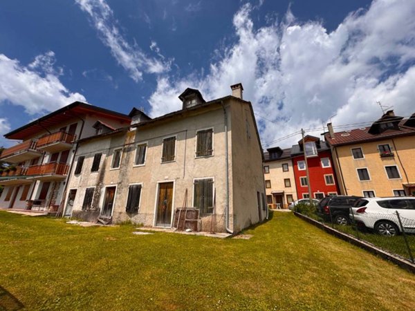 casa indipendente in vendita ad Asiago in zona Sasso