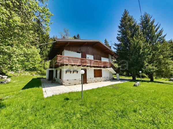 casa indipendente in vendita ad Asiago in zona Sasso