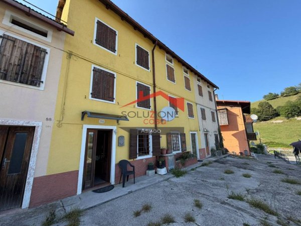 casa indipendente in vendita ad Asiago in zona Sasso