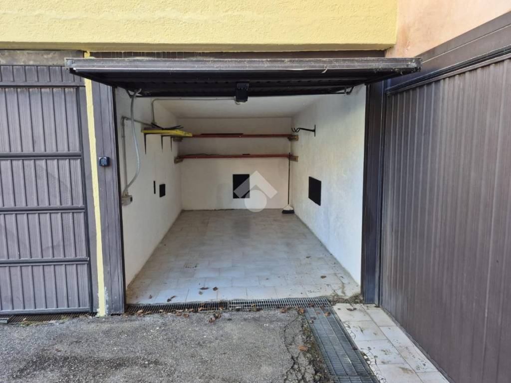 box auto in vendita ad Asiago