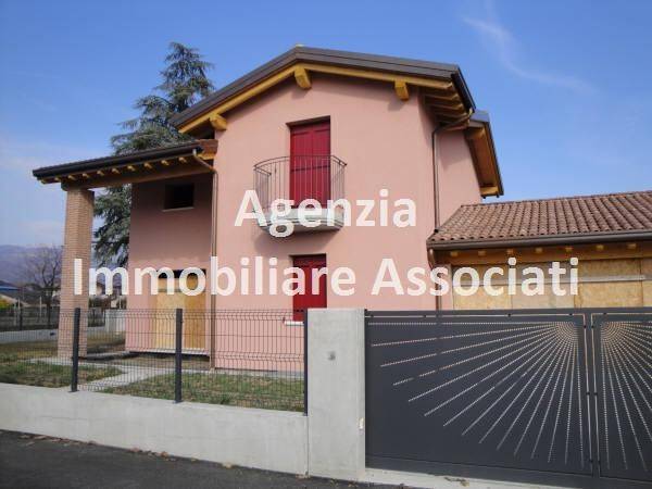 casa indipendente in vendita a Bassano del Grappa