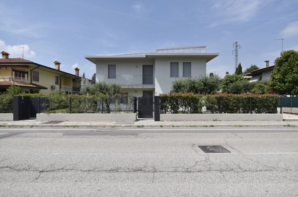 casa indipendente in vendita a Bassano del Grappa