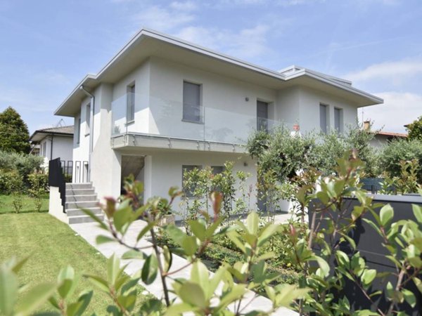 casa indipendente in vendita a Bassano del Grappa