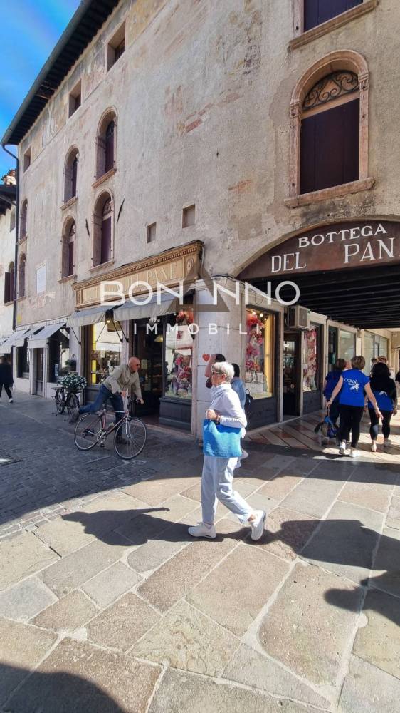 negozio in vendita a Bassano del Grappa