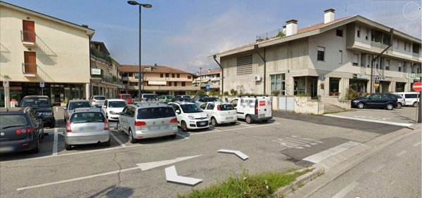 negozio in vendita a Bassano del Grappa