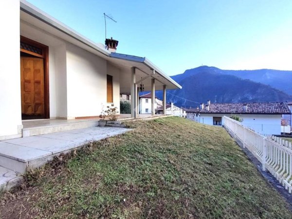 casa indipendente in vendita a Bassano del Grappa in zona Campese