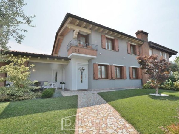 casa indipendente in vendita a Bassano del Grappa