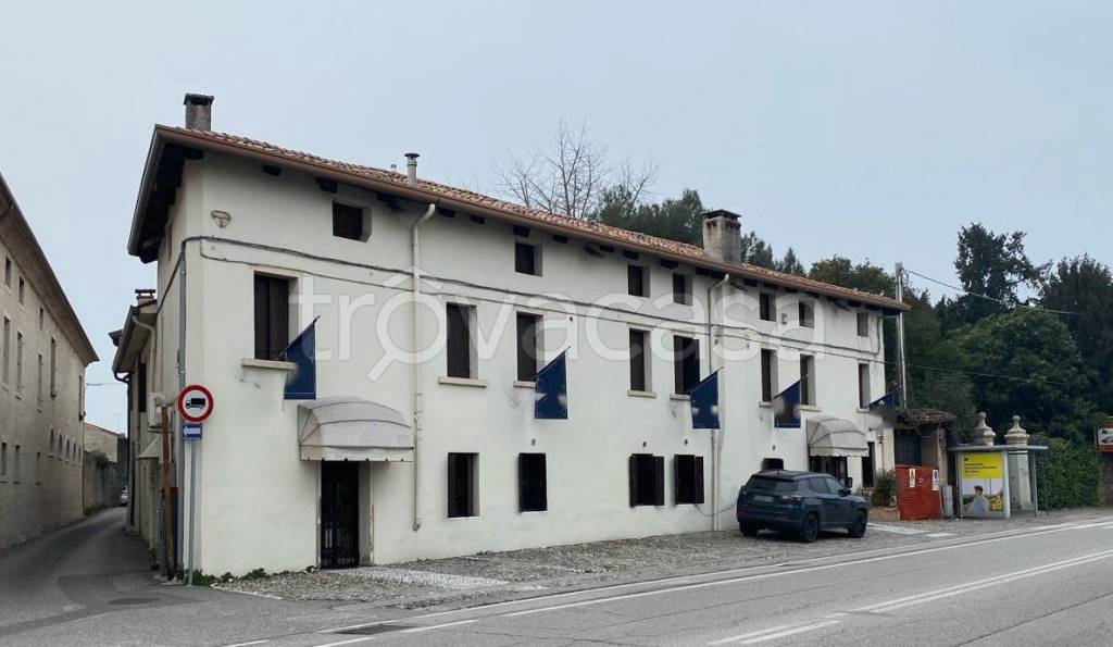 negozio in vendita a Bassano del Grappa