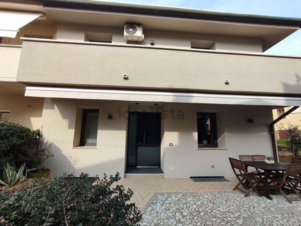 casa indipendente in vendita a Bassano del Grappa