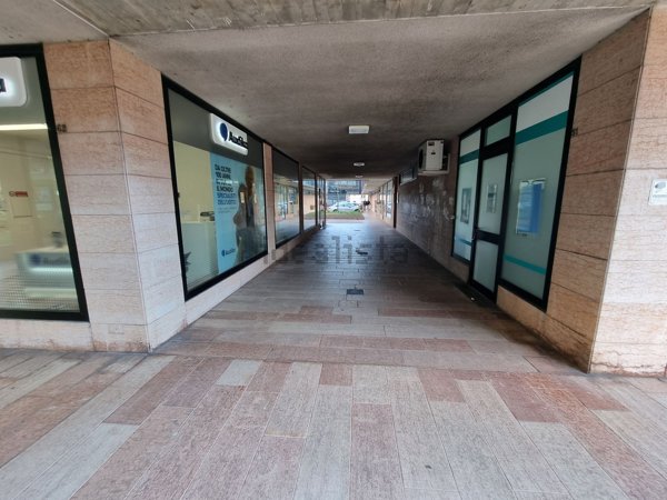 negozio in vendita a Bassano del Grappa
