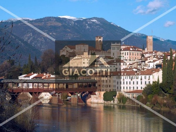 intera palazzina in vendita a Bassano del Grappa