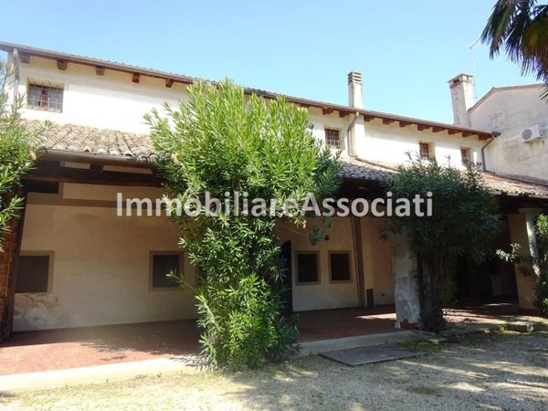 casa indipendente in vendita a Bassano del Grappa