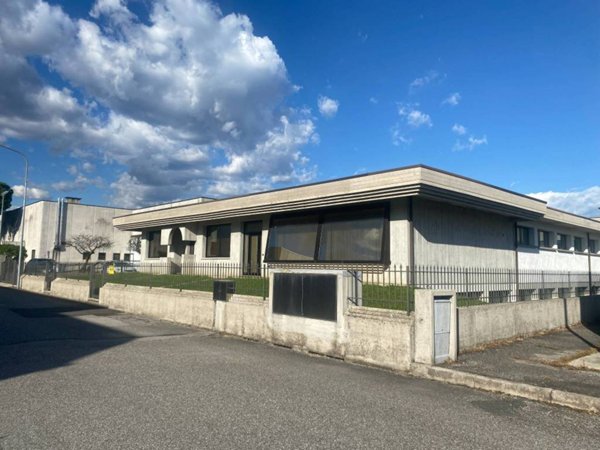 locale commerciale in vendita a Bassano del Grappa