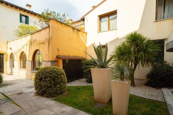 intera palazzina in vendita a Bassano del Grappa