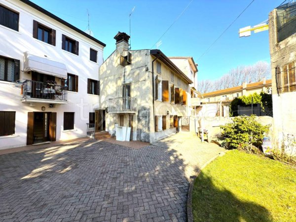 casa indipendente in vendita a Bassano del Grappa