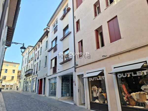 negozio in vendita a Bassano del Grappa