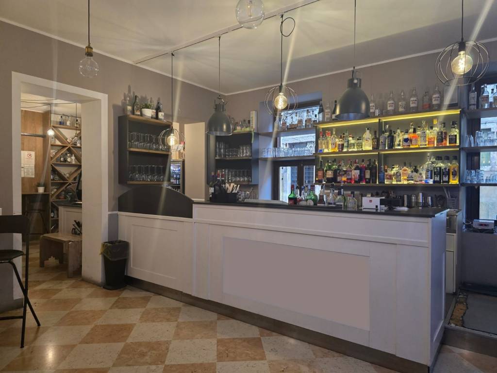 negozio in vendita a Bassano del Grappa