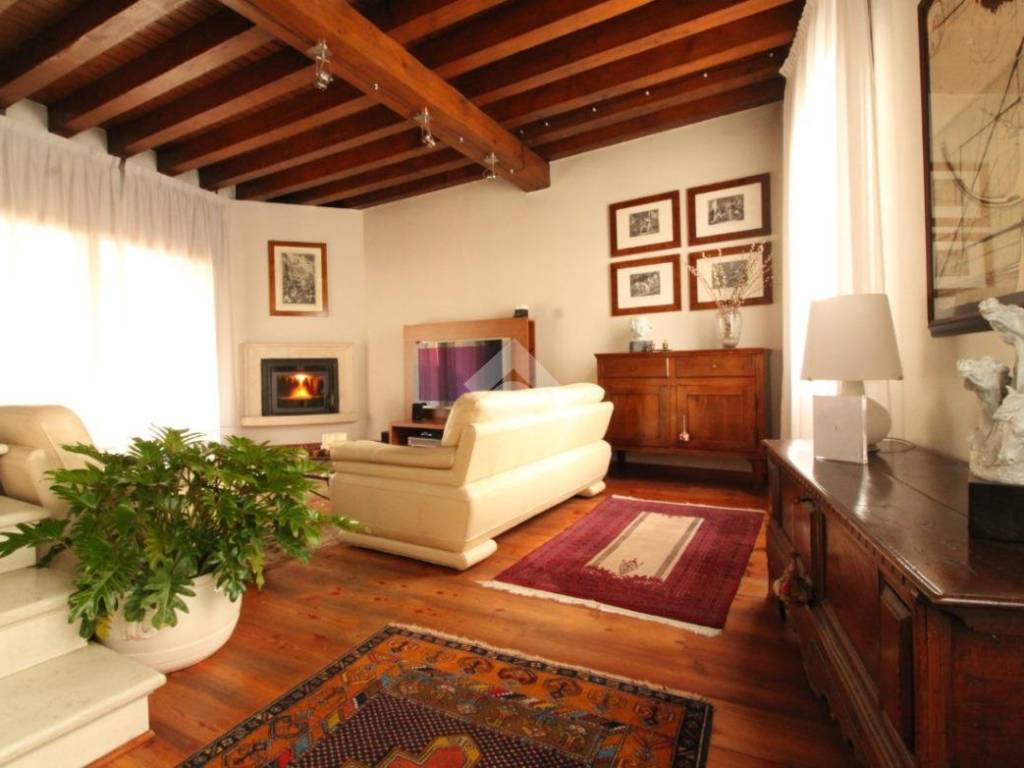 casa indipendente in vendita a Bassano del Grappa