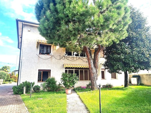 casa indipendente in vendita a Bassano del Grappa