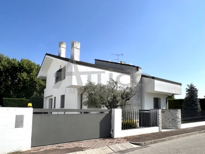 casa indipendente in vendita a Bassano del Grappa