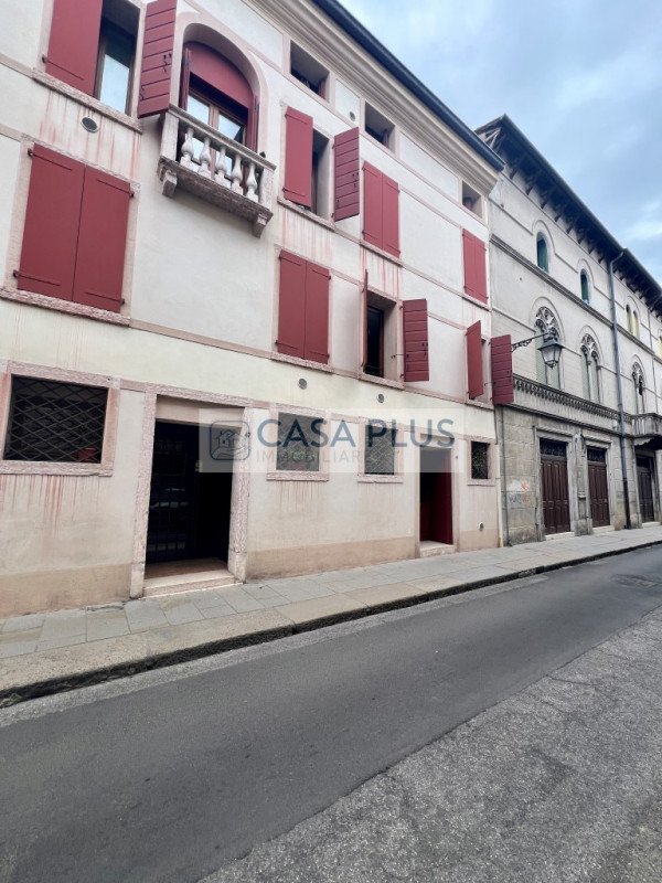 ufficio in vendita a Bassano del Grappa