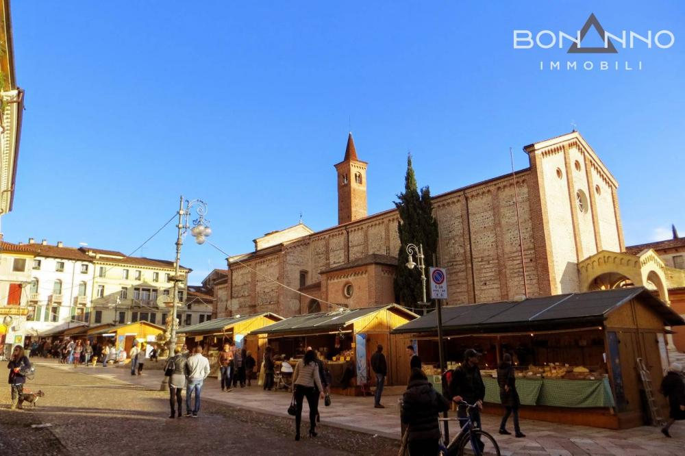locale commerciale in vendita a Bassano del Grappa