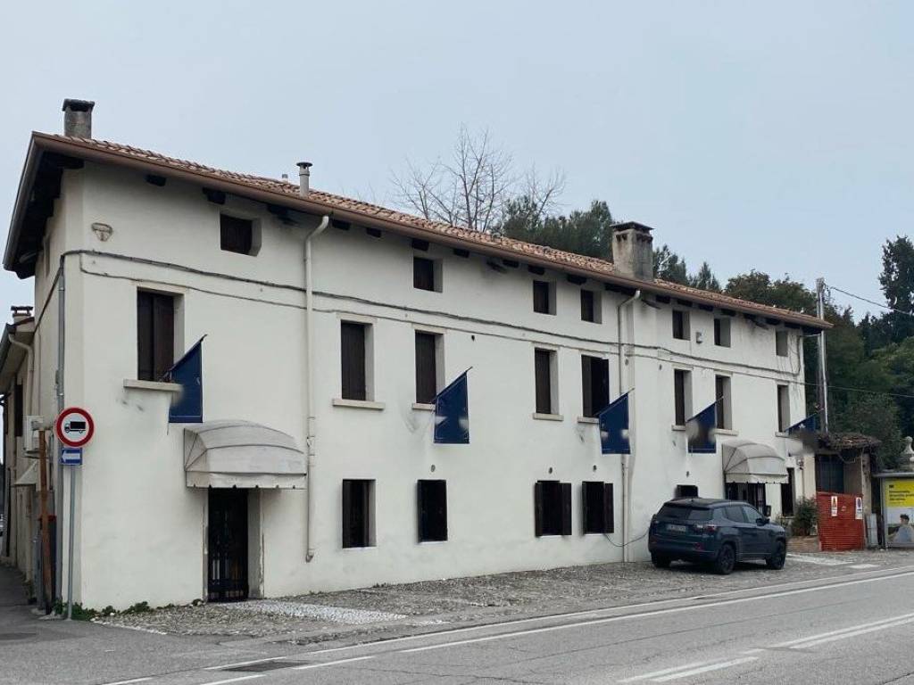 negozio in vendita a Bassano del Grappa