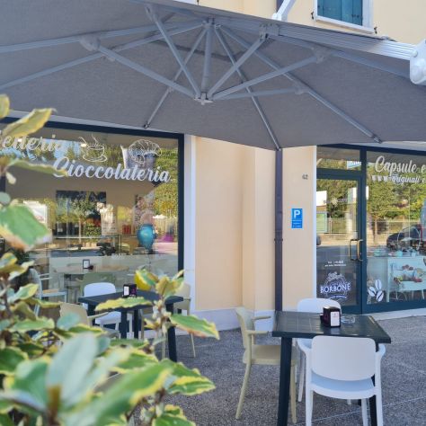 negozio in vendita a Bassano del Grappa