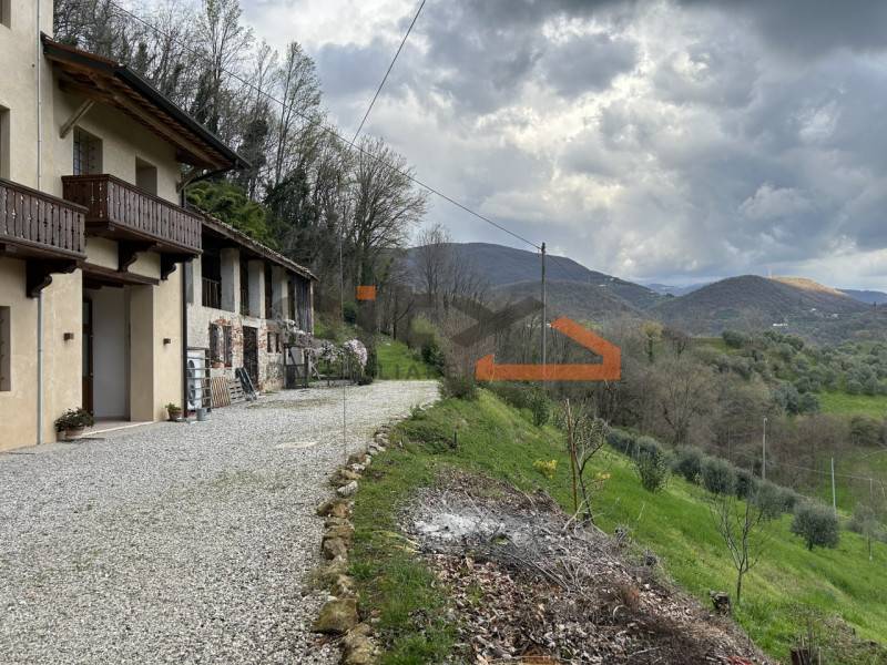 casa indipendente in vendita a Bassano del Grappa