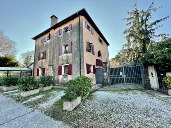 casa indipendente in vendita a Bassano del Grappa in zona Marchesane