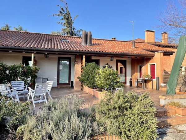 casa indipendente in vendita a Bassano del Grappa in zona Marchesane
