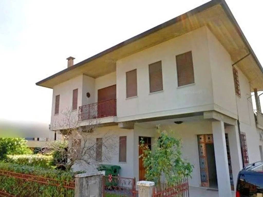 intera palazzina in vendita a Bassano del Grappa