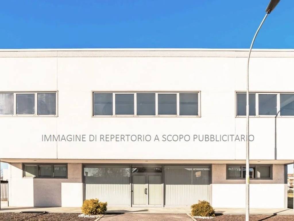 locale commerciale in vendita a Bassano del Grappa