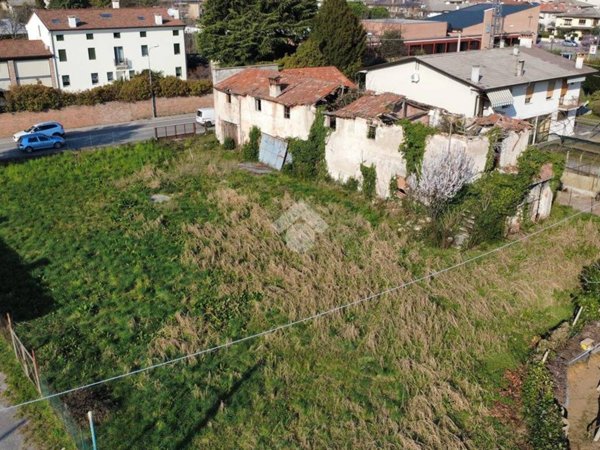 casa indipendente in vendita a Bassano del Grappa