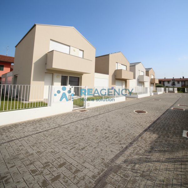 casa indipendente in vendita a Bassano del Grappa