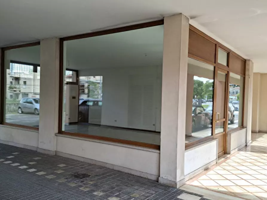 locale commerciale in vendita a Bassano del Grappa
