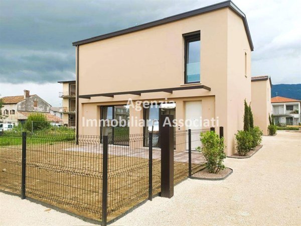 casa indipendente in vendita a Bassano del Grappa