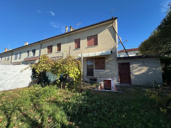 esavano in vendita a Bassano del Grappa