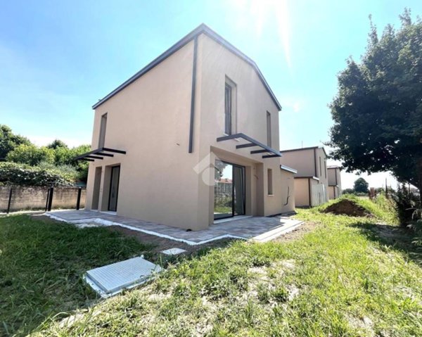 casa indipendente in vendita a Bassano del Grappa