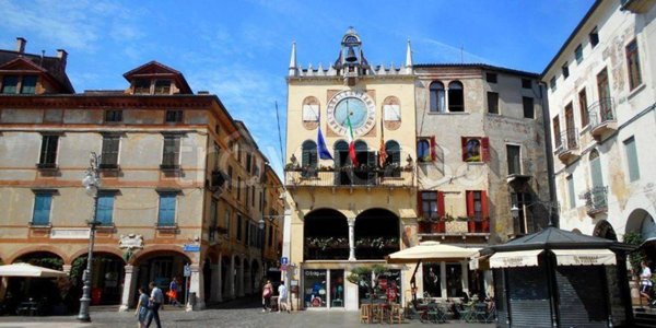 negozio in vendita a Bassano del Grappa