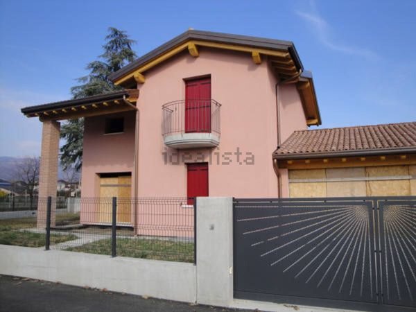 casa indipendente in vendita a Bassano del Grappa