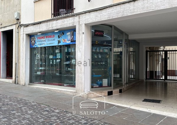 negozio in vendita a Bassano del Grappa